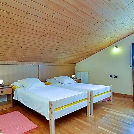 Hotel 379